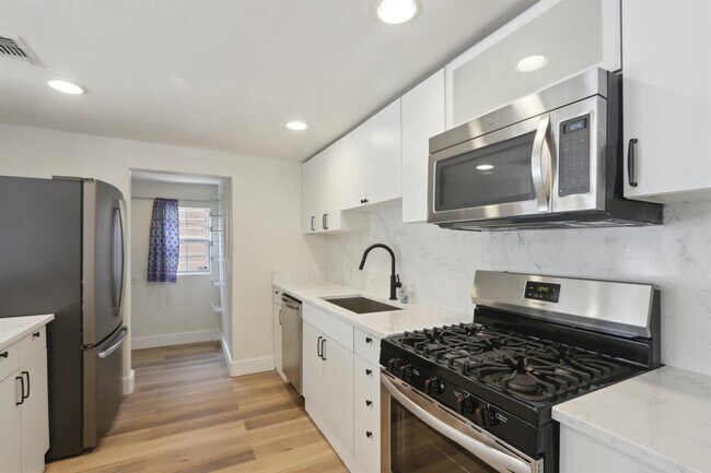 Photo - 2110 E 16th St