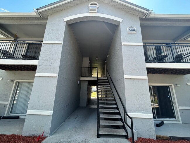 Building Photo - 2/2 Windsor Park Condo