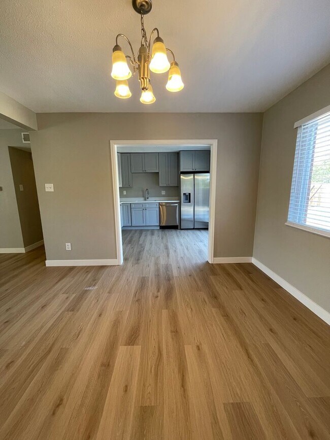 Photo - Beautiful 4 bed 2 Bath house in Aurora