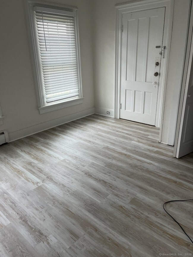 Building Photo - 568 Danbury Rd Unit White House, 1st Floor