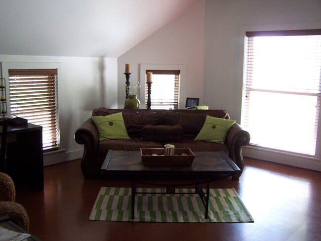 living room - 50 S School Ave Unit 3