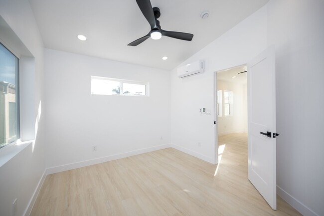 Photo - Top Floor 1 Bed 1 Bath Apartment Unit 4322 48th St -  2