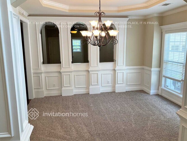 Photo - 5571 Boreal Way SW