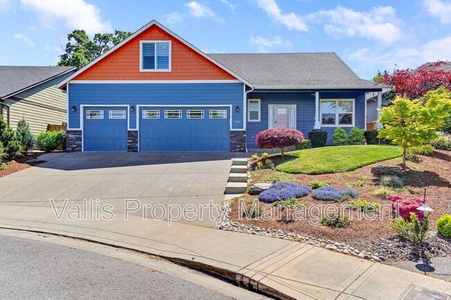 Photo - 720 Bella Terra Ave SE House