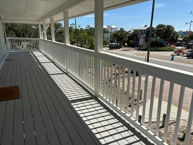 Building Photo - 139 E Pine Ave