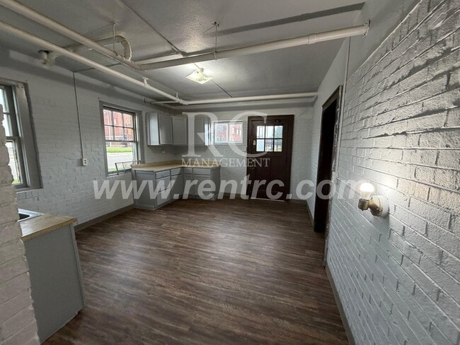 Photo - 210-148 Walnut-