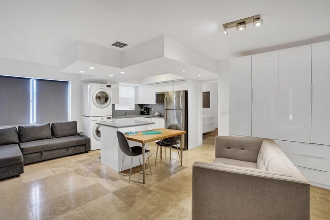 Photo - 3215 NE 7th St Unidad SI FL2-ID1504119P