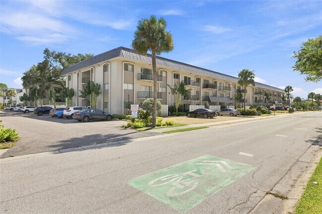4606 W Gray St Unit 301
