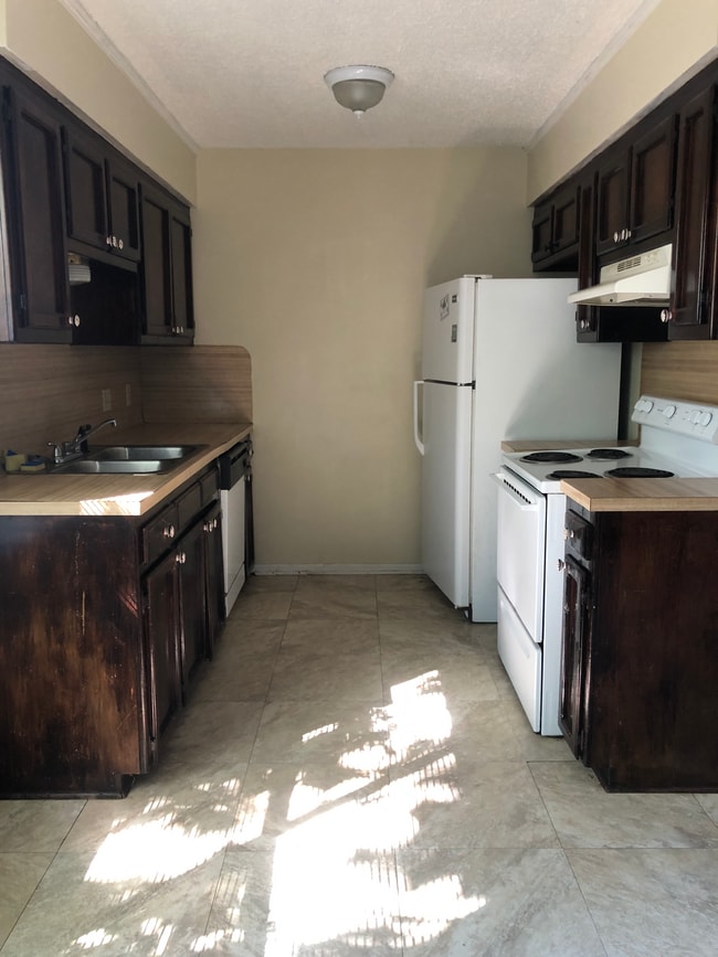 Kitchen - 1648 Starboard Dr Unit Sable Chase