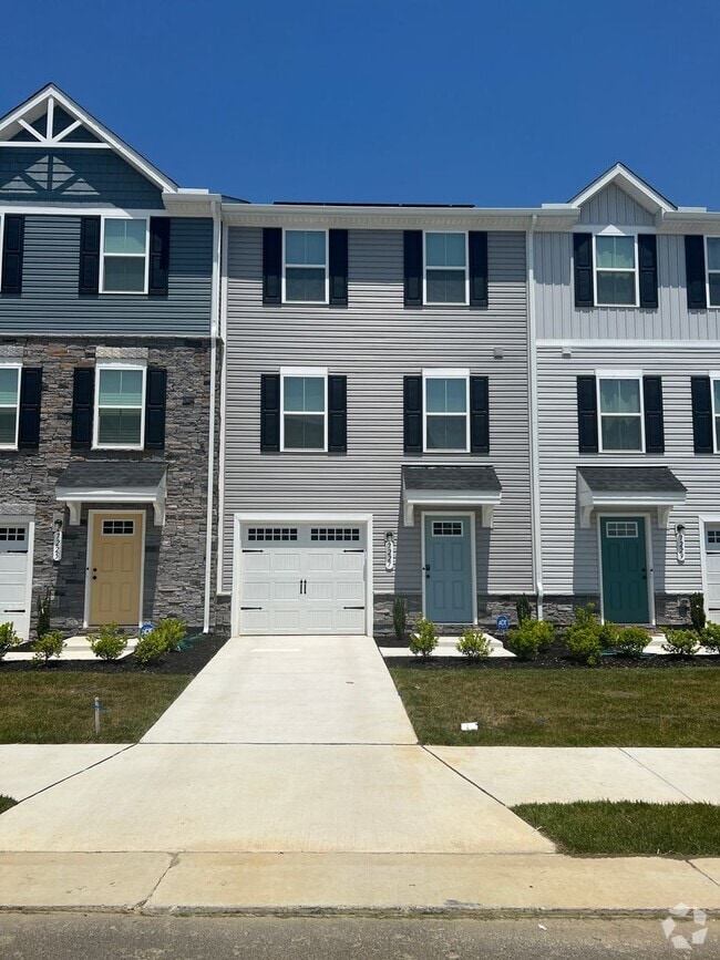 Building Photo - Sought After Pendleton Subdivision Rental