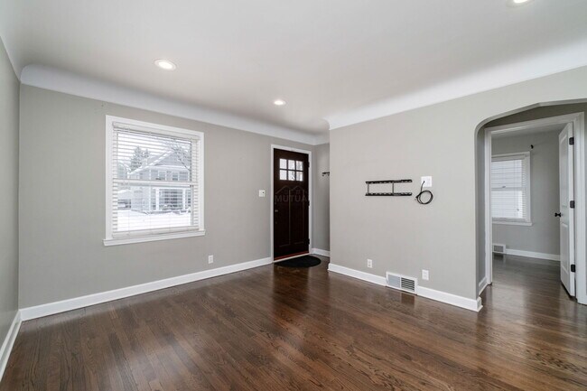 Photo - 537 Bird Ave