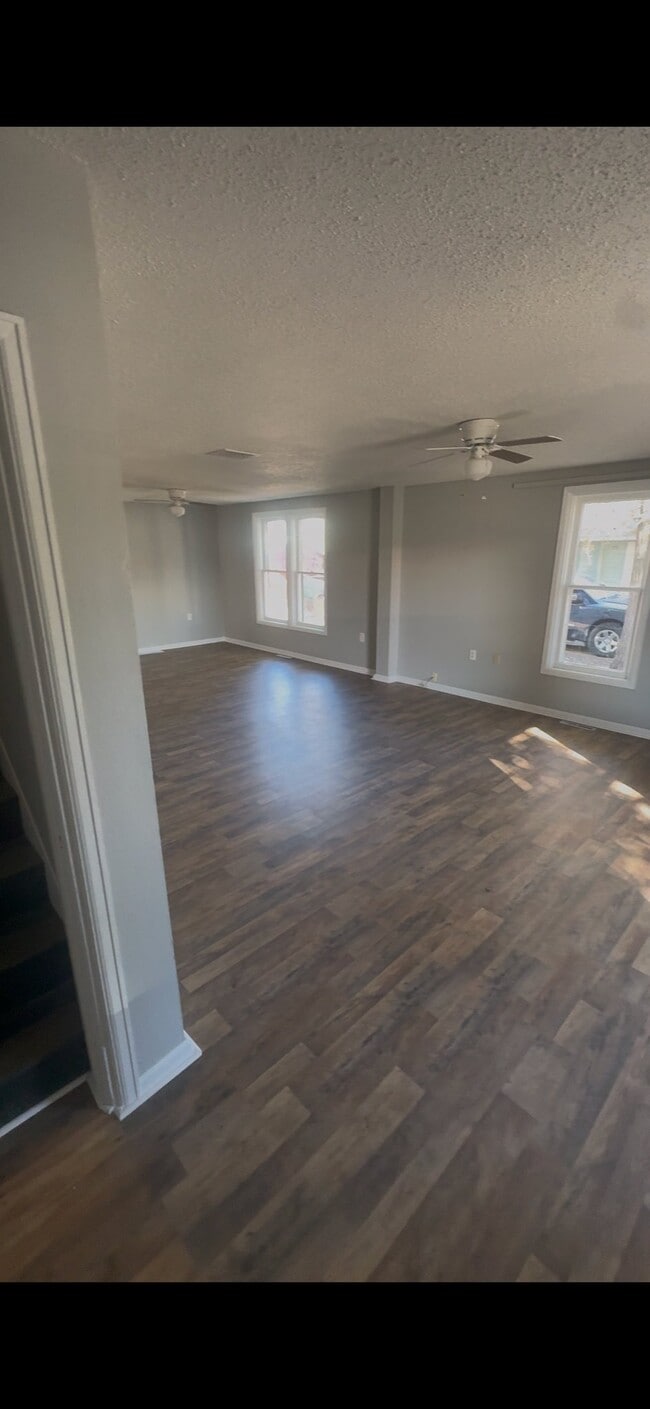 Photo - 605 E 8th St