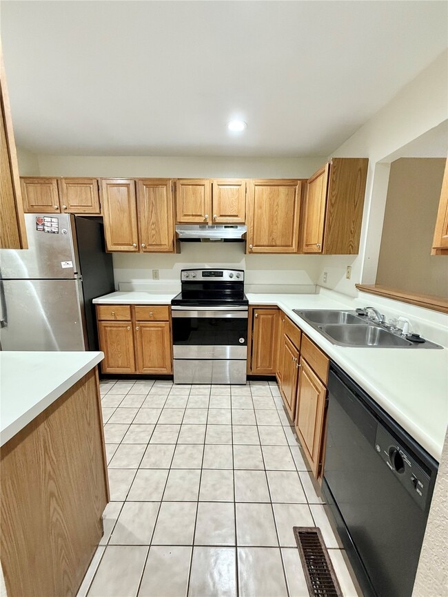 Photo - 102 Hillside Ln