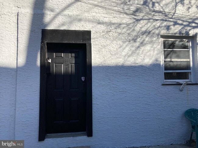 Building Photo - 1913 S 20th St Unit 1