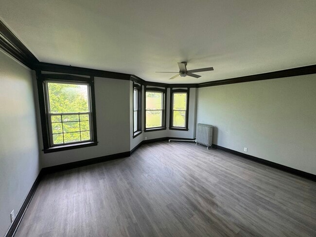 Building Photo - 6360 S Greenwood Ave Unit 6362 -  1