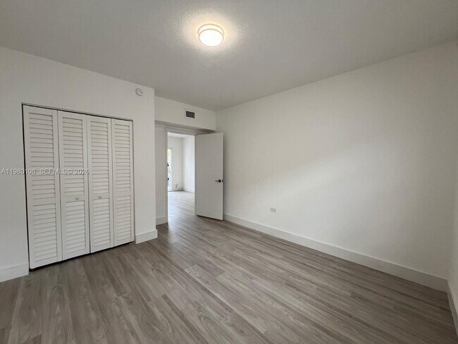 Photo - 1900 Calais Dr Unit 1904