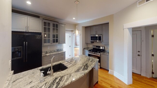 Building Photo - 38 Frankfort St Unit 3