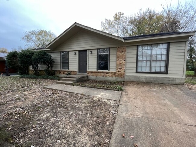 Renovated 4 Bedroom 1 Bath Home for Rent! - Renovated 4 Bedroom 1 Bath Home for Rent!