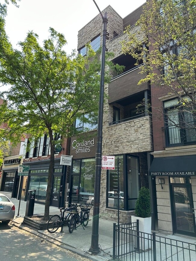 Building Photo - 1649 W Cortland St
