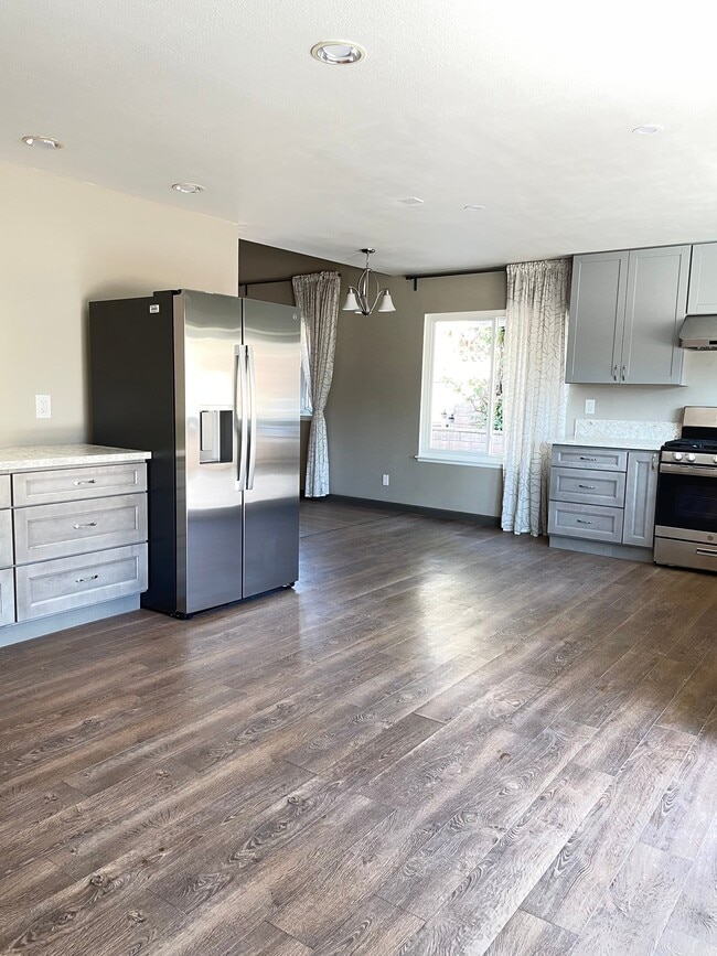 Photo - 1657 Cayton Ave