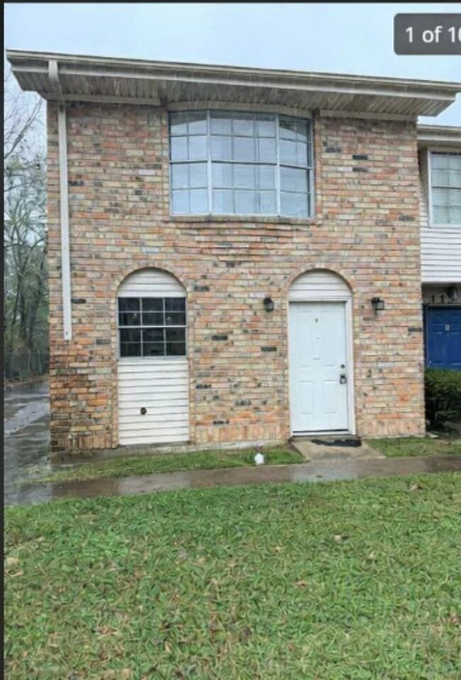 Building Photo - 6945 Calder Ave