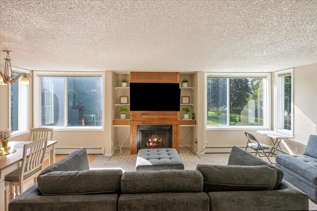 Building Photo - Charming Furnished Condo in Taku/Campbell ...