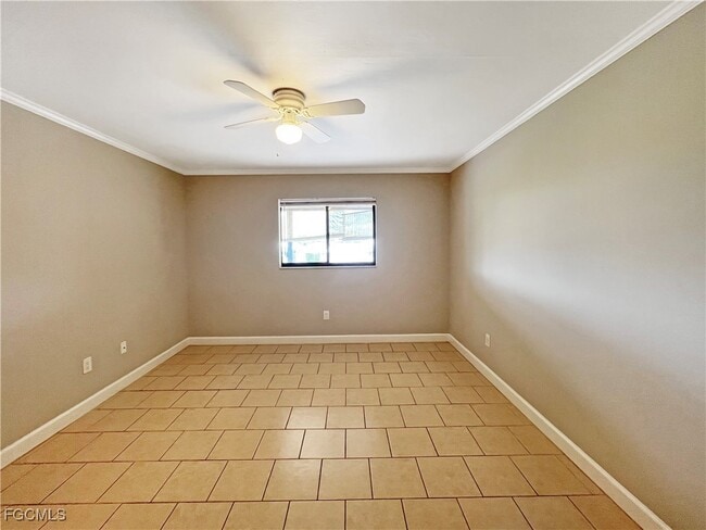 Building Photo - 4530 SW 10th Ave Unit 202