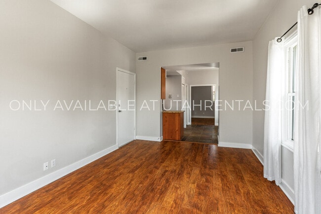 Building Photo - 218 W North Temple St Unit Apt W8