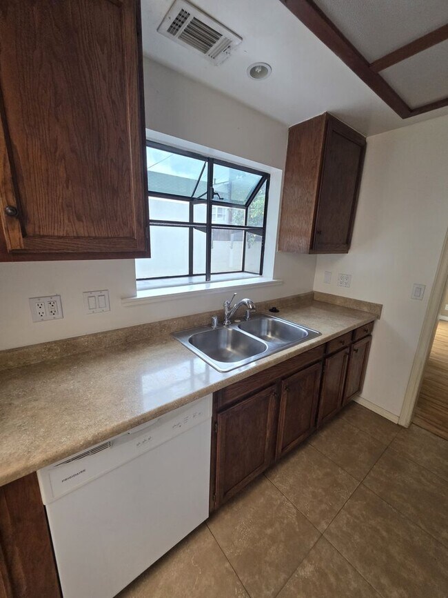 Photo - 2072 Unit 5034