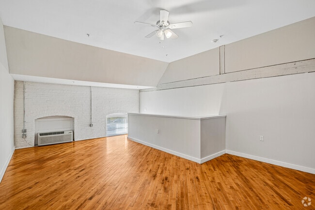 1BR, 1BA - 1,000SF - Loft