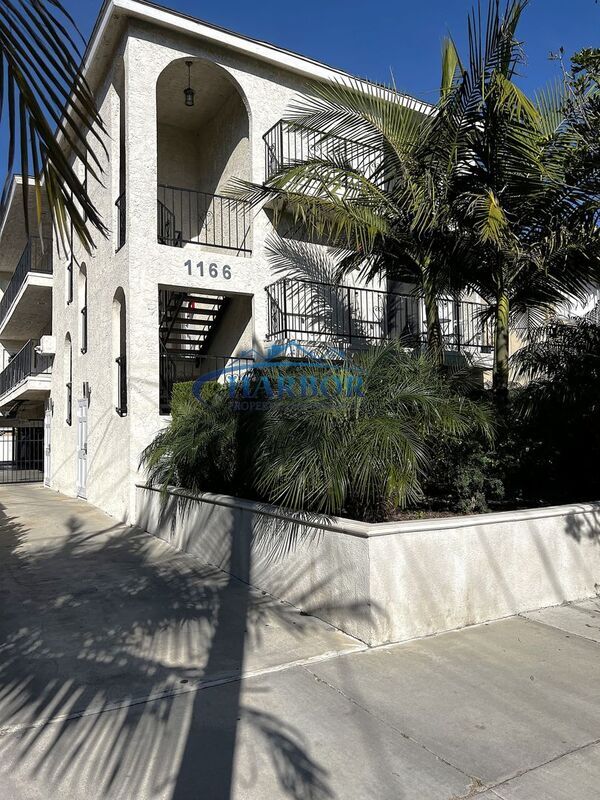 Building Photo - 1166 W 22nd St Unit 3