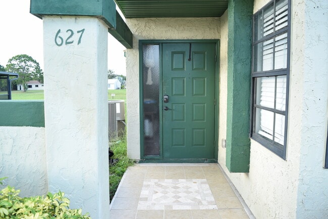 Photo - 627 SW Jeanne St