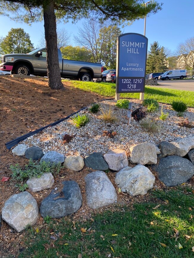 Summit Hill Entrance