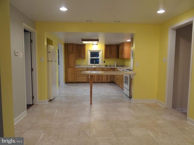 Photo - 668 Broad St