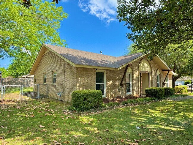 Photo - 2311 Cottingham Dr