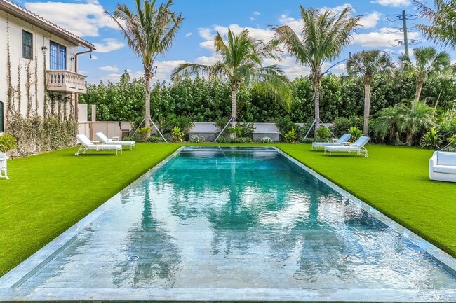 Building Photo - 2590 Shore Ln