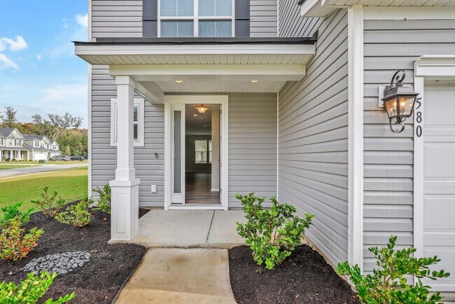 Photo - 4 Bed/2.5 Bath in The Commons