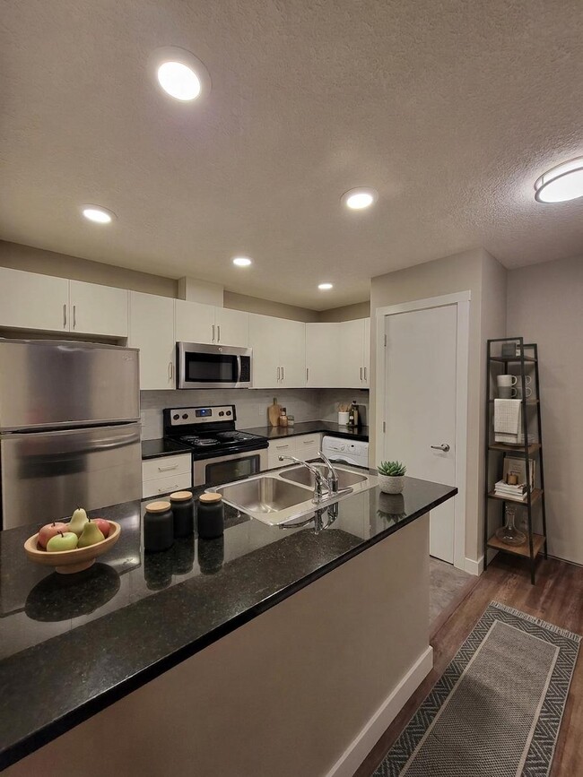 Photo - 16315 96A Av NW Unit 105C