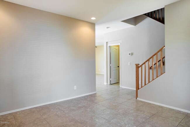 Photo - 401 S 166th Dr