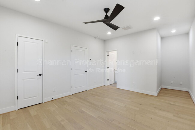 Photo - 2204 Lou Ellen Ln Unidad C