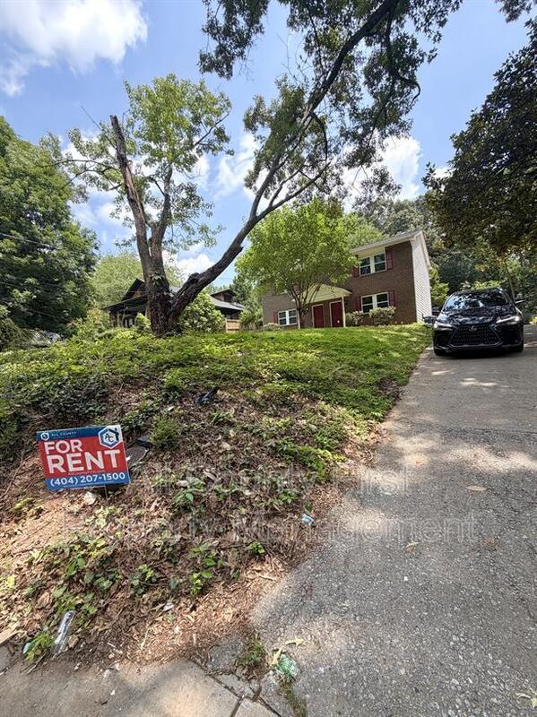 Building Photo - 734 S Candler St