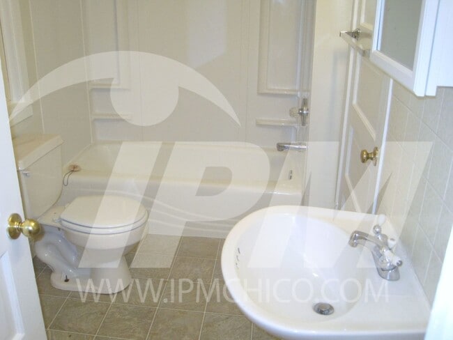 Building Photo - 1752-1754 Vallombrosa Avenue Unit 1754 Vallombrosa Rental