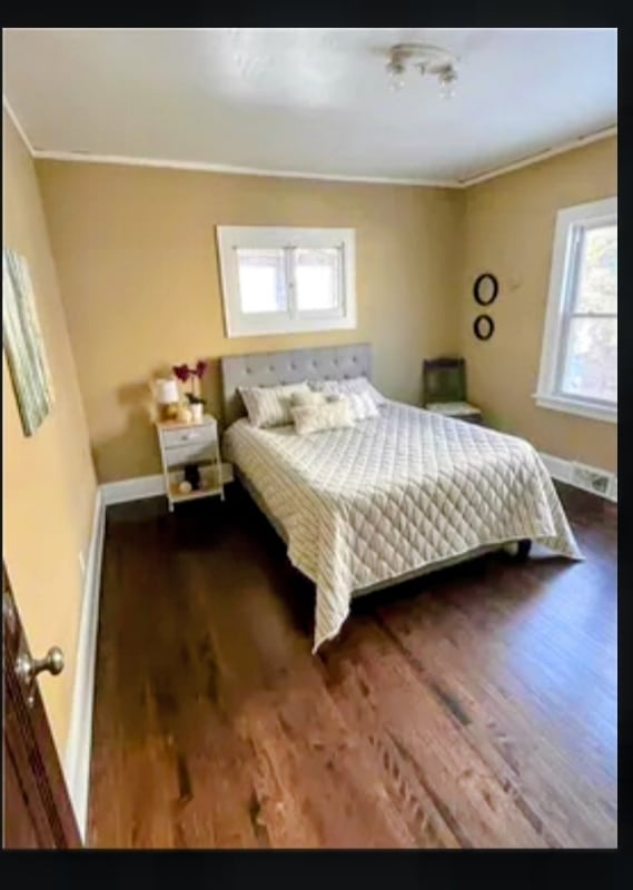 Photo - 2642 Queen Ave N