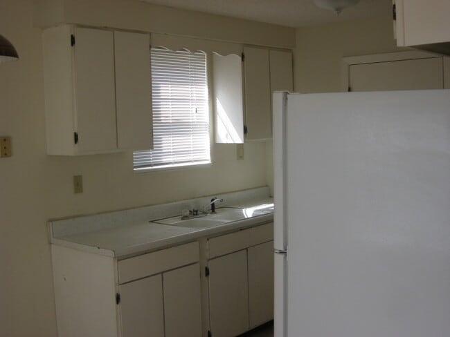 Photo - 754 Demaret Dr Unit 4