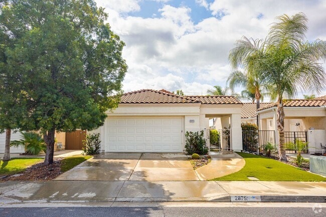 Building Photo - Gorgeous Single story home - walking dista...