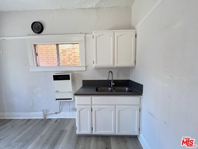 Photo - 156 W 32nd St Unit 1
