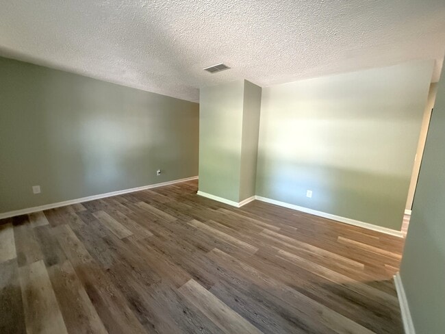 Photo - 1725 Kathleen Dr