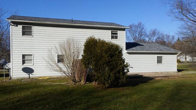 Photo - 5000 Maple Drive