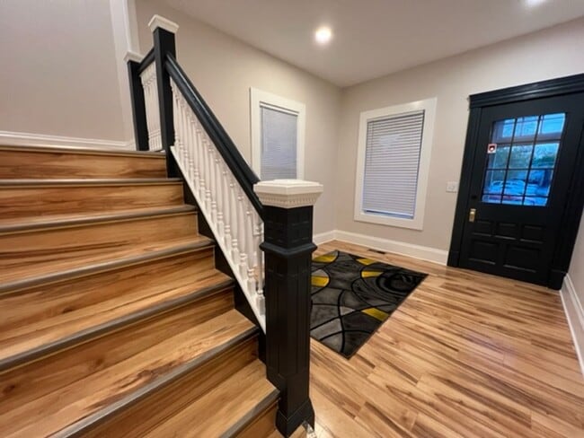 Building Photo - 6701 Madison Ave Unit Upper