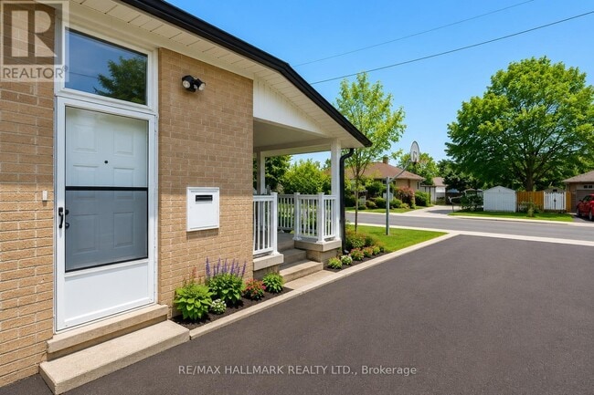Photo - 338 Demaine Crescent
